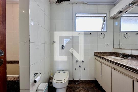 Apartamento no Brooklin, 3 quartos, 1 suíte, varanda gourmet, piscina e academia. Oportunidades de compra disponíveis! — Banheiro Suíte