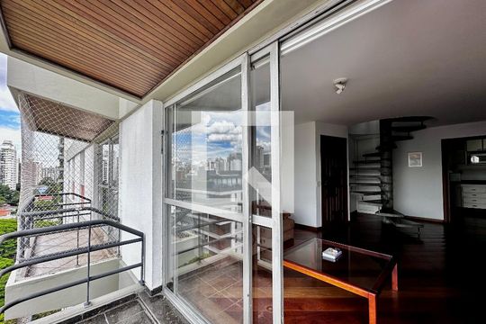 Apartamento no Brooklin, 3 quartos, 1 suíte, varanda gourmet, piscina e academia. Oportunidades de compra disponíveis! — Sacada