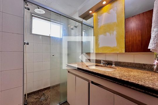 Apartamento no Brooklin, 3 quartos, 1 suíte, varanda gourmet, piscina e academia. Oportunidades de compra disponíveis! — Banheiro Social