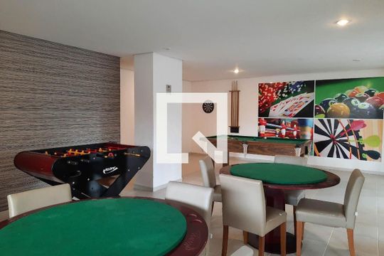 Comprar apartamento na Lapa com 3 quartos, varanda e academia, piscina e churrasqueira no condomínio. — Sala de Jogos