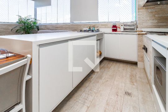 Comprar apartamento na Lapa com 3 quartos, varanda e academia, piscina e churrasqueira no condomínio. — Espaço Gourmet