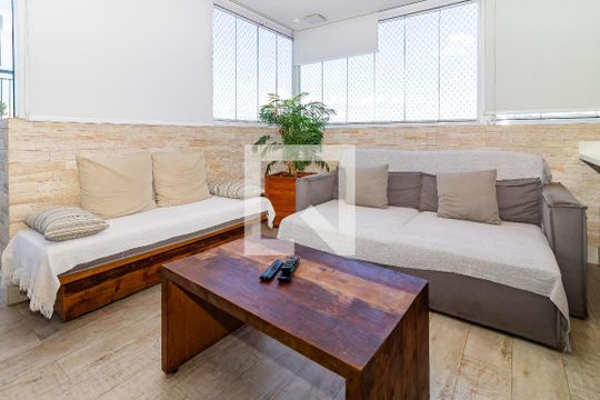 Comprar apartamento na Lapa com 3 quartos, varanda e academia, piscina e churrasqueira no condomínio. — Espaço Gourmet