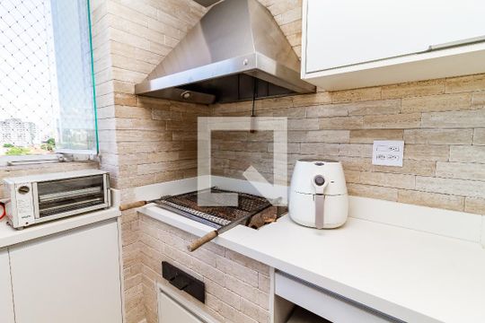 Comprar apartamento na Lapa com 3 quartos, varanda e academia, piscina e churrasqueira no condomínio. — Espaço Gourmet