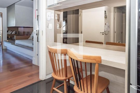 Comprar apartamento na Lapa com 3 quartos, varanda e academia, piscina e churrasqueira no condomínio. — Cozinha