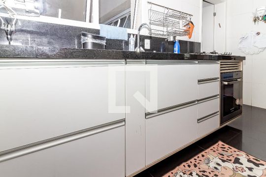 Comprar apartamento na Lapa com 3 quartos, varanda e academia, piscina e churrasqueira no condomínio. — Cozinha