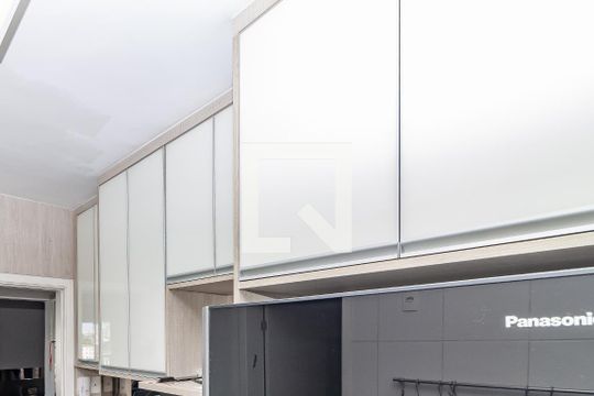 Comprar apartamento na Lapa com 3 quartos, varanda e academia, piscina e churrasqueira no condomínio. — Cozinha