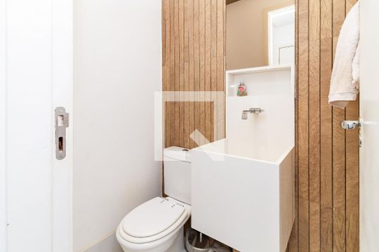 Comprar apartamento na Lapa com 3 quartos, varanda e academia, piscina e churrasqueira no condomínio. — Lavabo