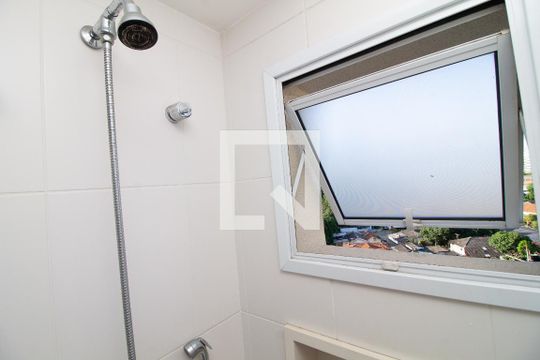 Comprar apartamento na Lapa com 3 quartos, varanda e academia, piscina e churrasqueira no condomínio. — Banheiro da Suíte 2
