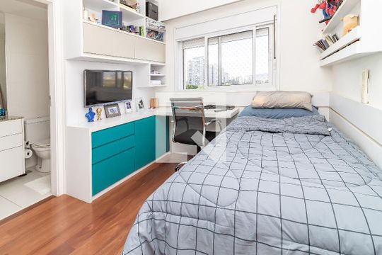 Comprar apartamento na Lapa com 3 quartos, varanda e academia, piscina e churrasqueira no condomínio. — Suíte 2