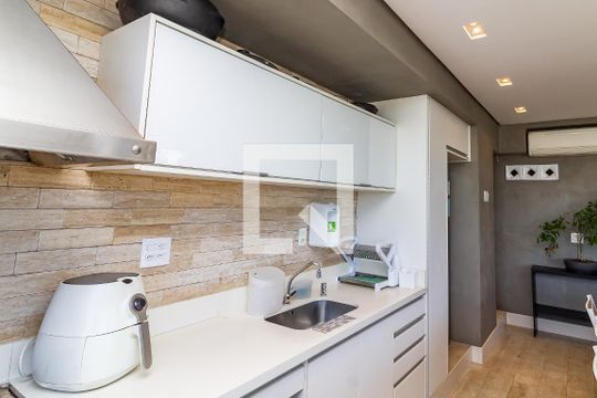 Comprar apartamento na Lapa com 3 quartos, varanda e academia, piscina e churrasqueira no condomínio. — Espaço Gourmet