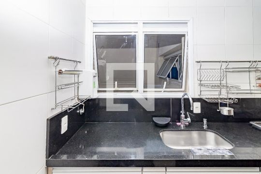 Comprar apartamento na Lapa com 3 quartos, varanda e academia, piscina e churrasqueira no condomínio. — Cozinha