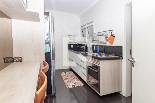 Comprar apartamento na Lapa com 3 quartos, varanda e academia, piscina e churrasqueira no condomínio. — Cozinha