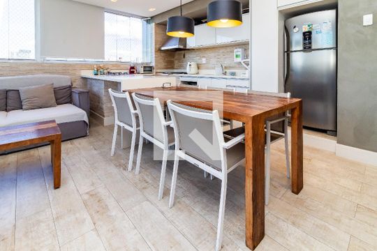 Comprar apartamento na Lapa com 3 quartos, varanda e academia, piscina e churrasqueira no condomínio. — Espaço Gourmet