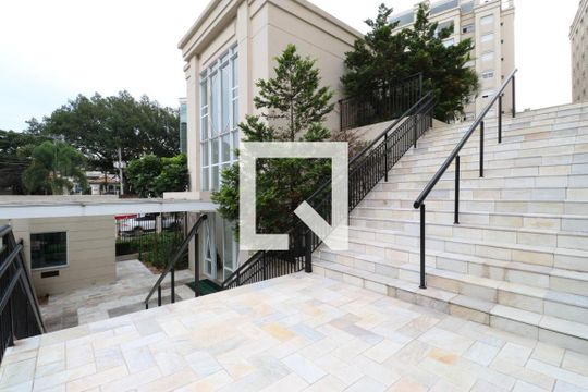 Comprar apartamento na Lapa com 3 quartos, varanda e academia, piscina e churrasqueira no condomínio. — Entrada