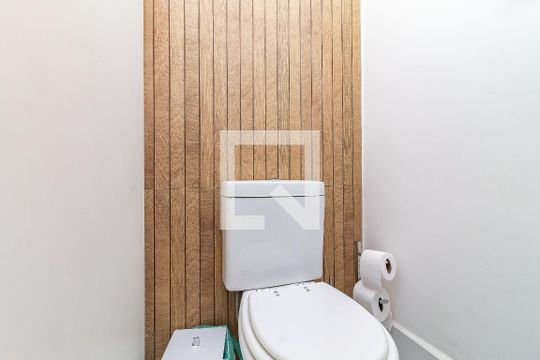 Comprar apartamento na Lapa com 3 quartos, varanda e academia, piscina e churrasqueira no condomínio. — Banheiro