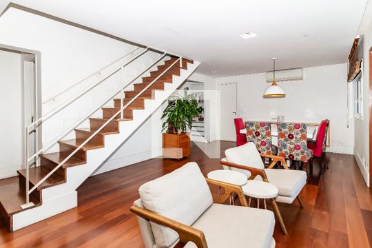 Comprar apartamento na Lapa com 3 quartos, varanda e academia, piscina e churrasqueira no condomínio. — Sala