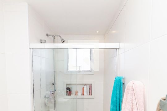 Comprar apartamento na Lapa com 3 quartos, varanda e academia, piscina e churrasqueira no condomínio. — Banheiro da Suíte 3