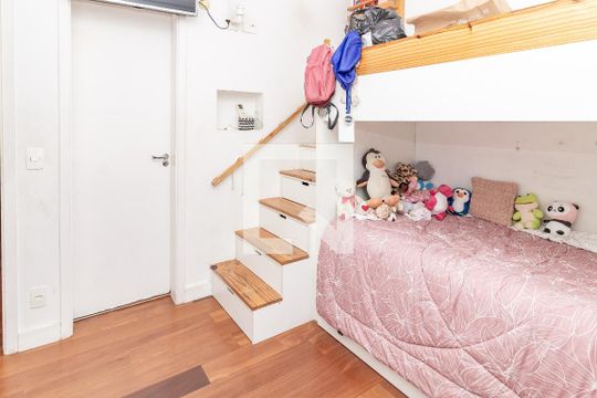 Comprar apartamento na Lapa com 3 quartos, varanda e academia, piscina e churrasqueira no condomínio. — Suíte 3