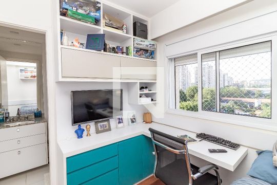 Comprar apartamento na Lapa com 3 quartos, varanda e academia, piscina e churrasqueira no condomínio. — Suíte 2