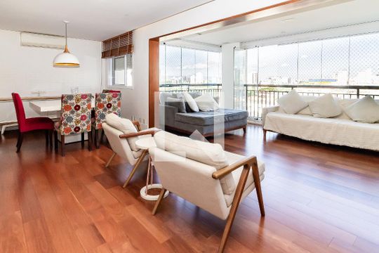 Comprar apartamento na Lapa com 3 quartos, varanda e academia, piscina e churrasqueira no condomínio. — Sala