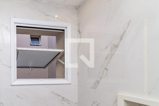 Comprar apartamento na Lapa com 3 quartos, varanda e academia, piscina e churrasqueira no condomínio. — Banheiro da Suíte 1