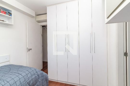 Comprar apartamento na Lapa com 3 quartos, varanda e academia, piscina e churrasqueira no condomínio. — Suíte 2
