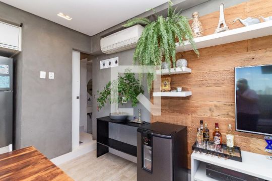 Comprar apartamento na Lapa com 3 quartos, varanda e academia, piscina e churrasqueira no condomínio. — Espaço Gourmet