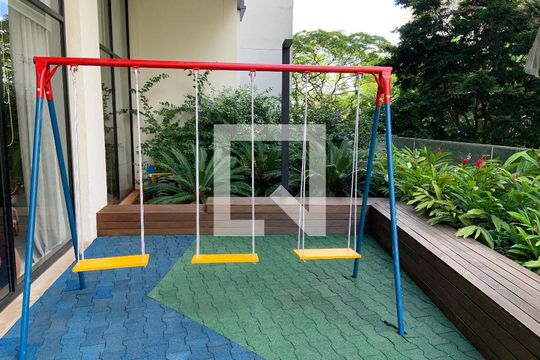 Comprar apartamento com 2 quartos, churrasqueira e permite animais de estimação. Ideal para você e sua família! — Área Comum - Playground