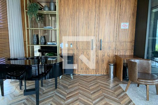 Comprar apartamento com 2 quartos, churrasqueira e permite animais de estimação. Ideal para você e sua família! — Área comum