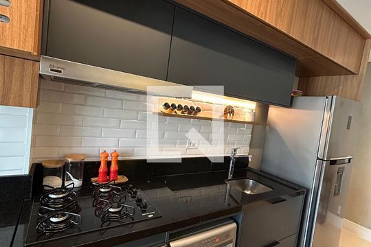 Comprar apartamento com 2 quartos, churrasqueira e permite animais de estimação. Ideal para você e sua família! — Cozinha