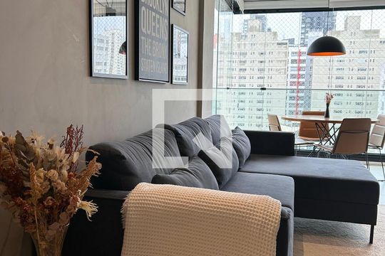 Comprar apartamento com 2 quartos, churrasqueira e permite animais de estimação. Ideal para você e sua família! — Sala