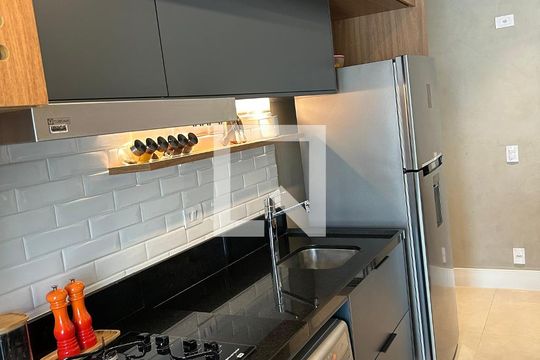 Comprar apartamento com 2 quartos, churrasqueira e permite animais de estimação. Ideal para você e sua família! — Cozinha