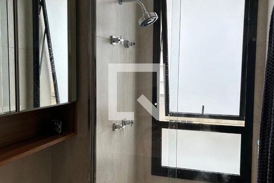 Comprar apartamento com 2 quartos, churrasqueira e permite animais de estimação. Ideal para você e sua família! — Banheiro