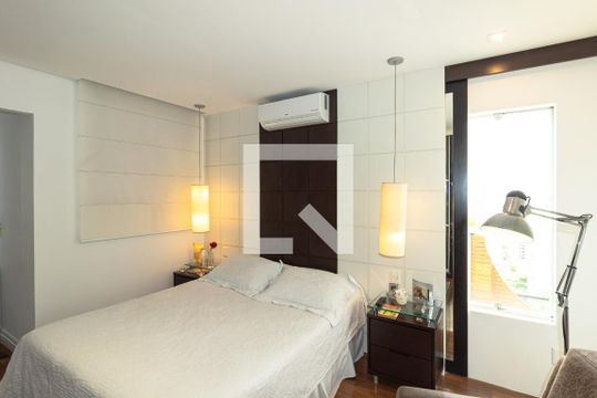 Venda de apartamento mobiliado com 2 quartos, quintal e piscina no condomínio. — Suíte 1
