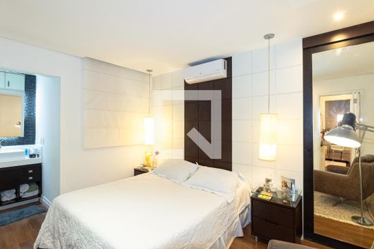 Venda de apartamento mobiliado com 2 quartos, quintal e piscina no condomínio. — Suíte 1
