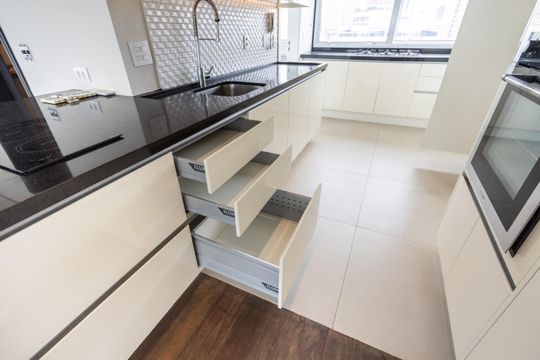Apartamento para comprar com 3 suítes e varanda gourmet. — Cozinha