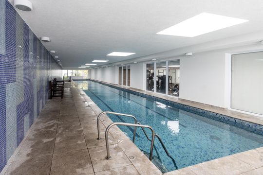 Apartamento para comprar com 3 suítes e varanda gourmet. — Piscina Coberta