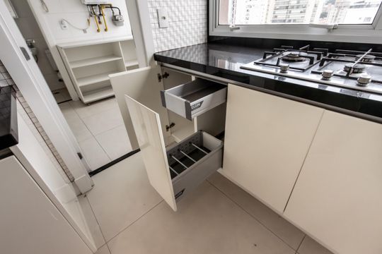 Apartamento para comprar com 3 suítes e varanda gourmet. — Cozinha