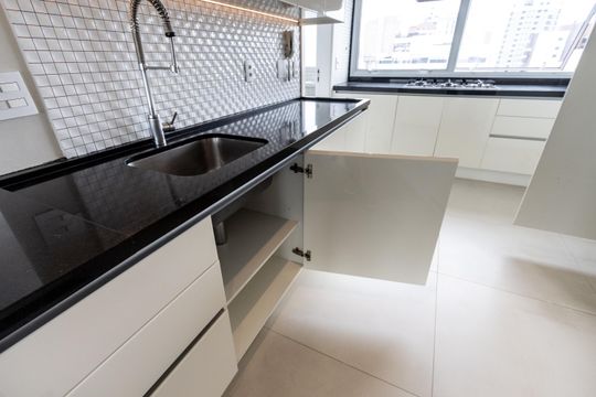 Apartamento para comprar com 3 suítes e varanda gourmet. — Cozinha