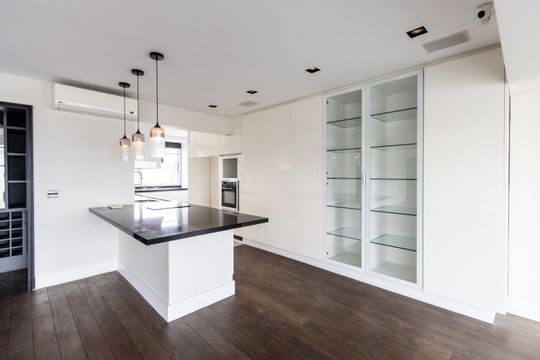Apartamento para comprar com 3 suítes e varanda gourmet. — Cozinha