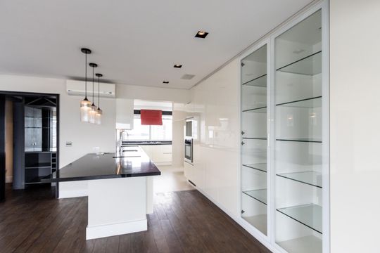 Apartamento para comprar com 3 suítes e varanda gourmet. — Cozinha
