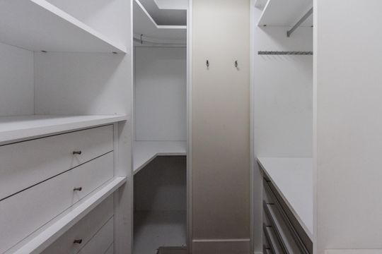 Apartamento para comprar com 3 suítes e varanda gourmet. — Quarto 1 - Closet da Suite Master