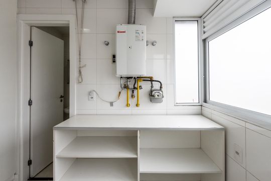 Apartamento para comprar com 3 suítes e varanda gourmet. — Área de Serviço