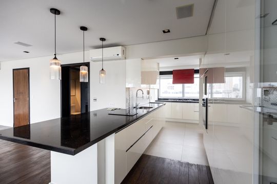 Apartamento para comprar com 3 suítes e varanda gourmet. — Cozinha