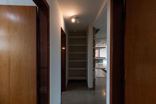 Apartamento para aluguel com 2 quartos, academia no condomínio e aceita animais. — Corredor