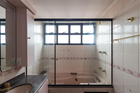 Apartamento para aluguel com 2 quartos, academia no condomínio e aceita animais. — Banheiro da Suíte