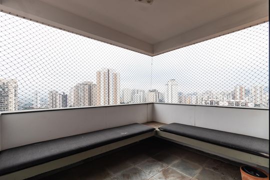 Apartamento para aluguel com 2 quartos, academia no condomínio e aceita animais. — Varanda da Sala