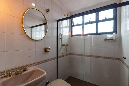 Apartamento para aluguel com 2 quartos, academia no condomínio e aceita animais. — Banheiro social 2