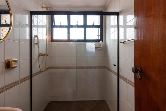 Apartamento para aluguel com 2 quartos, academia no condomínio e aceita animais. — Banheiro social 2