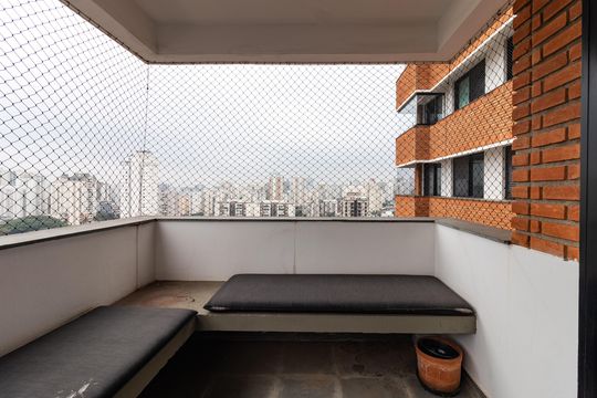 Apartamento para aluguel com 2 quartos, academia no condomínio e aceita animais. — Varanda da Sala